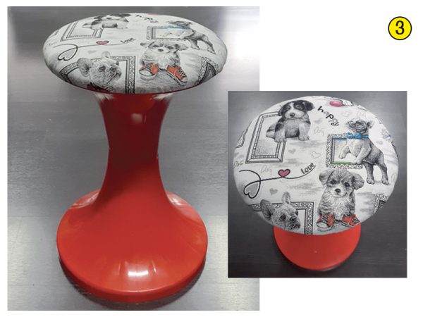 SGABELLO VINTAGE ROSSO "CANI" IN PLASTICA CON SEDUTA IN TESSUTO IMBOTTITA