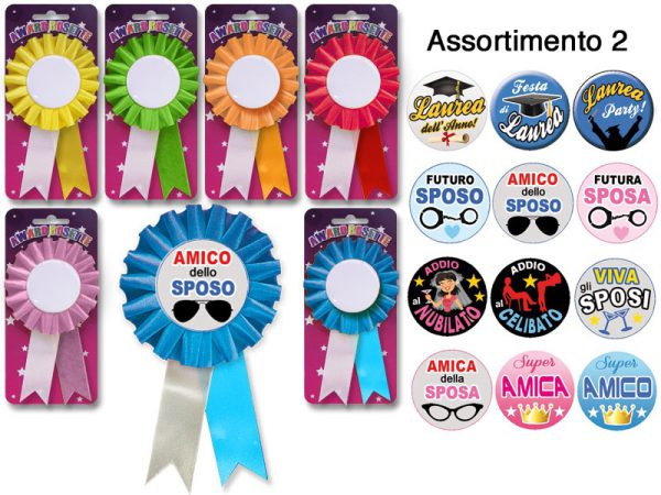 SET 24 COCCARDINE "AWARD" ASSORTITE IN 6 COLORI. . . IN OMAGGIO 72 ADESIVI IN 12 SOGGETTI (6 X SOGGETTO). . . ASSORTIMENTO N.2